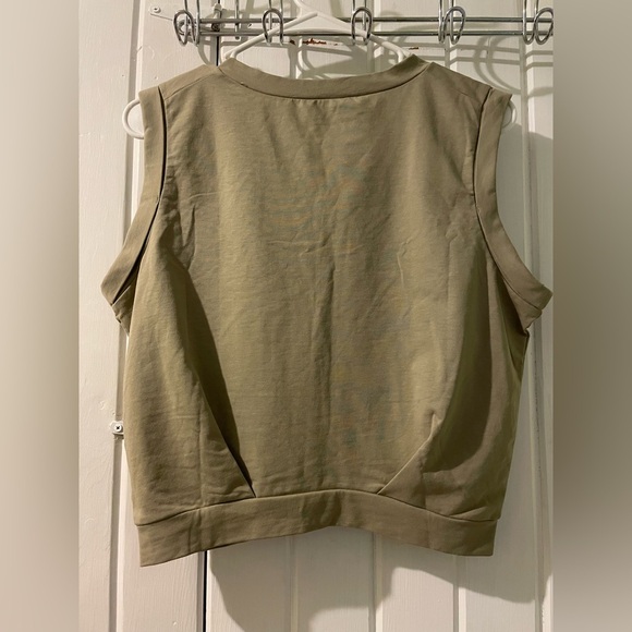 Arrive Guide vest style crop top-medium NWT - Picture 3 of 6